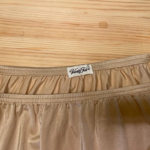 Vanity Fair 28" slip, L (27" waist), nude, 70s/80s worn once, excellent cond. - Picture 3 of 4